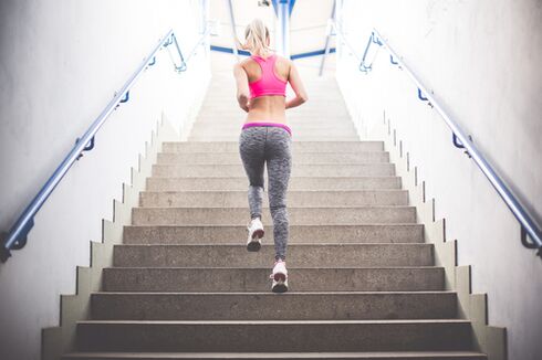 Subir as escaleiras é unha boa forma de desfacerse do exceso de peso. 